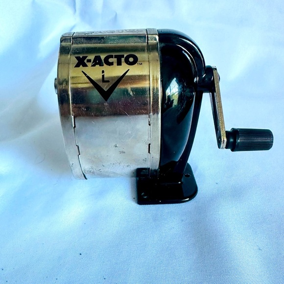 X-ACTO Manual Pencil Sharpener - Black and Silver - Picture 1 of 7